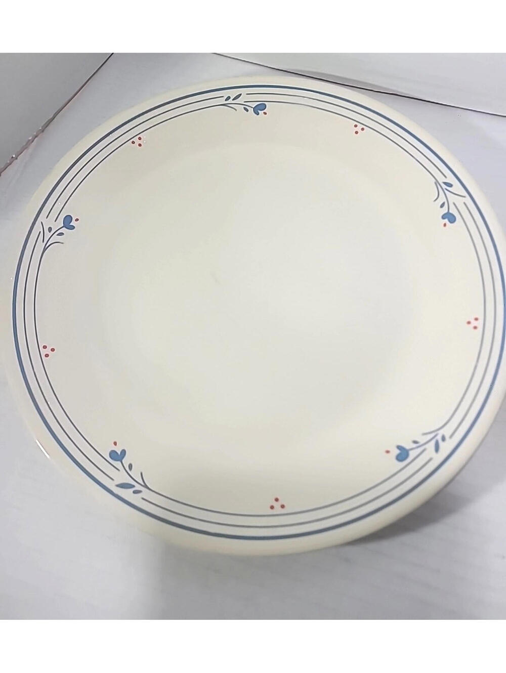 Set Of 2 Vintage Corelle Country Violets  10-1/4”Dinner Plate Ivory Blue/Red